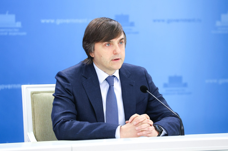 Брифинг Министра просвещения РФ Сергея Кравцова по итогам 2024/25 учебного года Дата публикации: 26.05.2025.